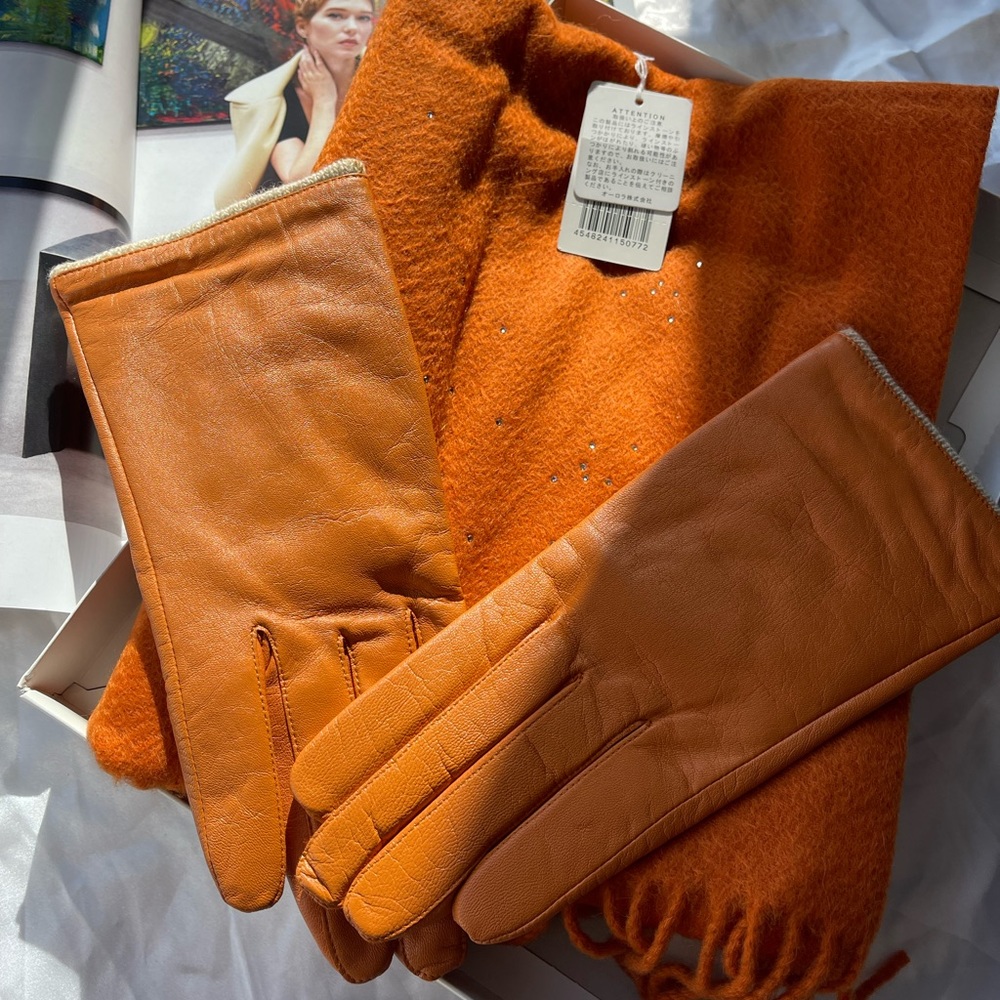 Vintage TAKASHIMAYA JAPAN Wool SCARF 🧣   21” X 60” and leather gloves 🧤